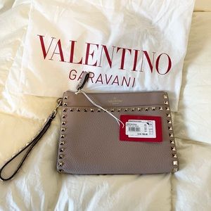 Valentino Garavani
Medium Rockstud Flat Pouch